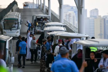 Electric buses: monorail